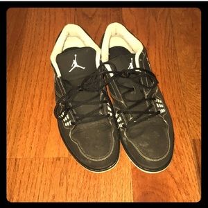 Black Jordan Low-tops